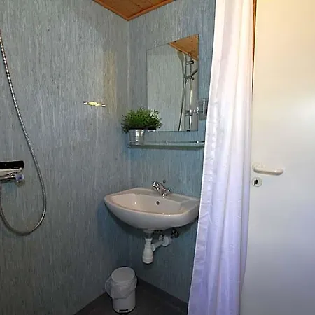 胡瑟德斯特朗露营小屋酒店 2*