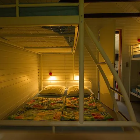 胡瑟德斯特朗露营小屋酒店 2*